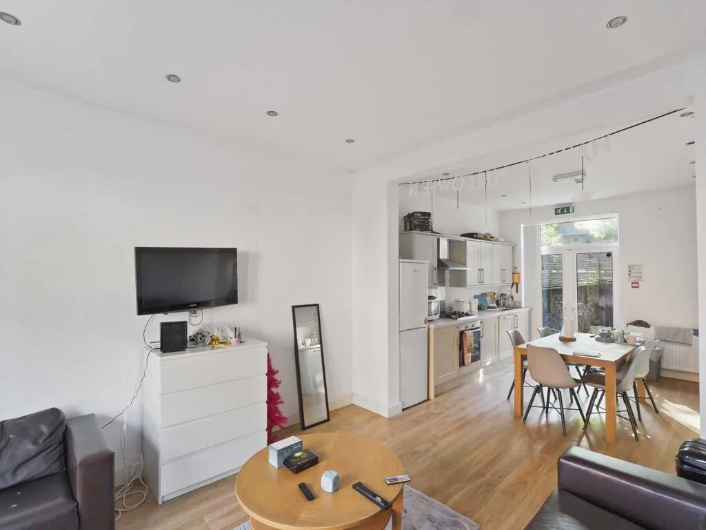 6 bedroom terraced house for rent