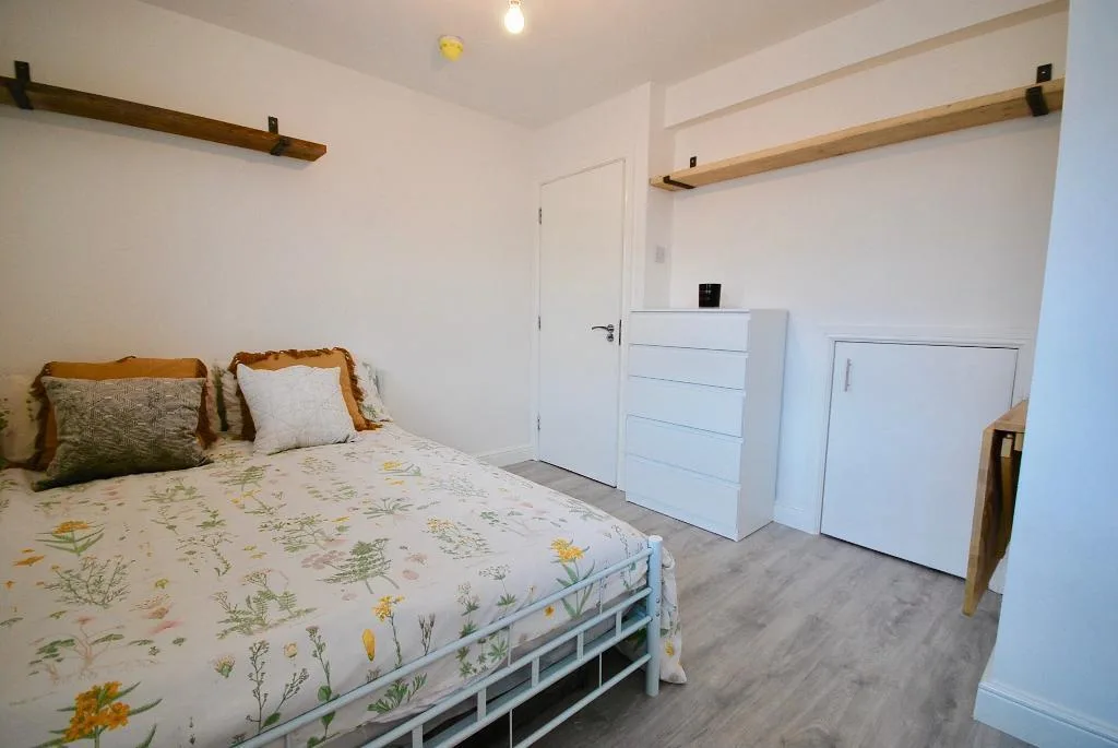 5 bedroom terraced house for rent