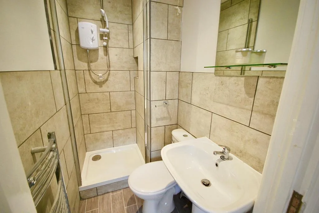 5 bedroom terraced house for rent