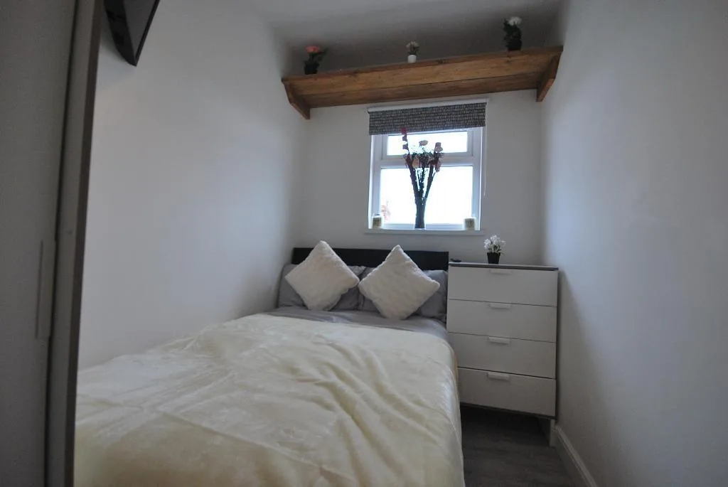 5 bedroom terraced house for rent