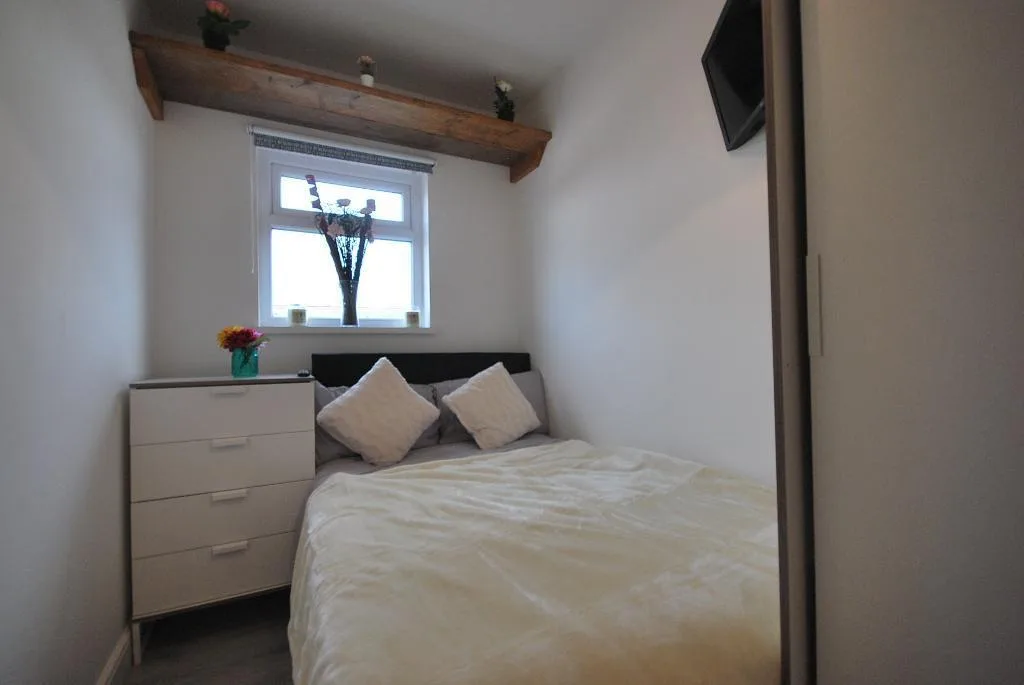 5 bedroom terraced house for rent