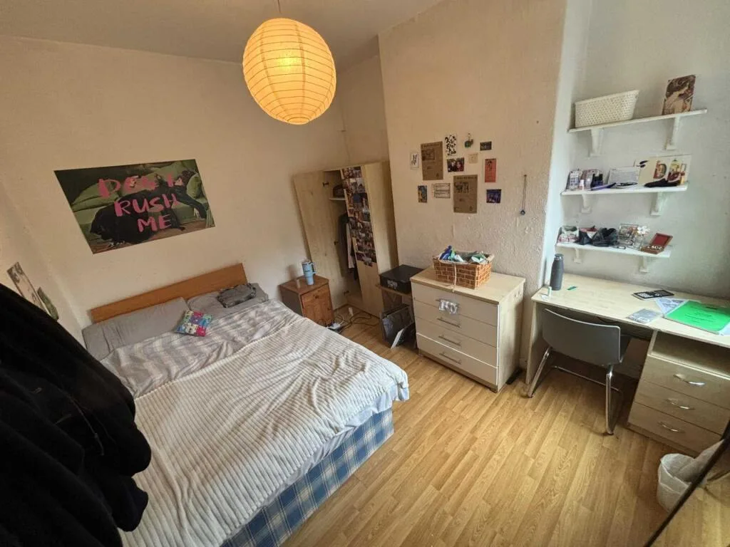 4 bedroom end of terrace house for rent
