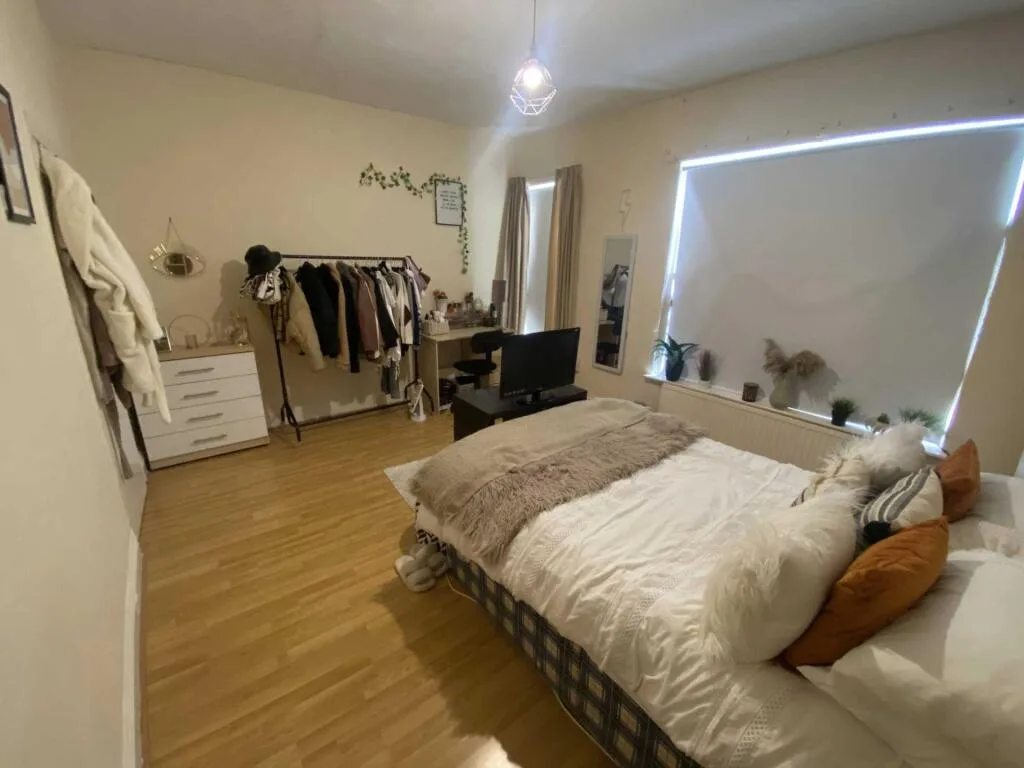 4 bedroom end of terrace house for rent