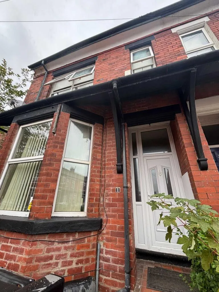 4 bedroom end of terrace house for rent