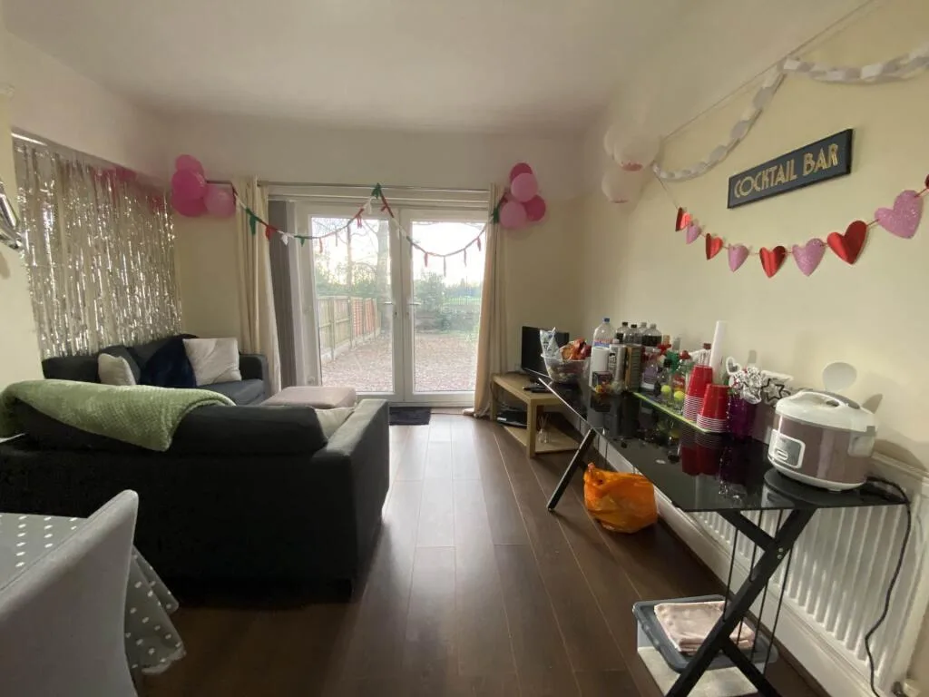 4 bedroom semi-detached house for rent