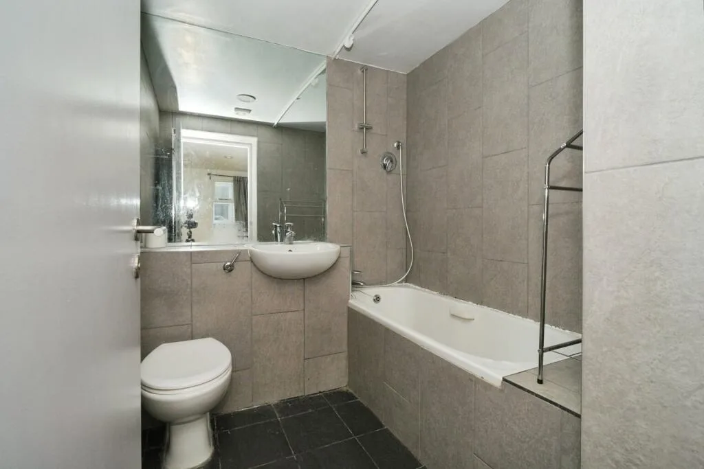 2 bedroom penthouse for rent