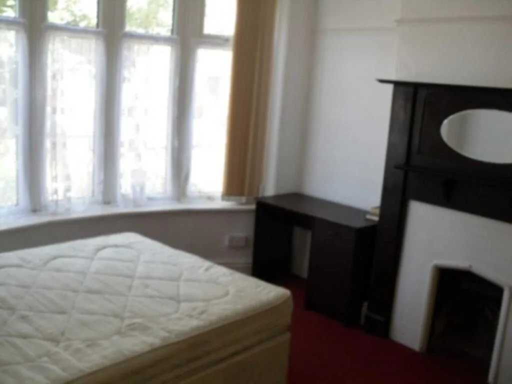 4 bedroom semi-detached house for rent