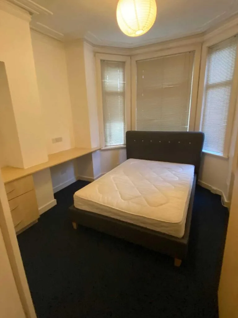 6 bedroom terraced house for rent