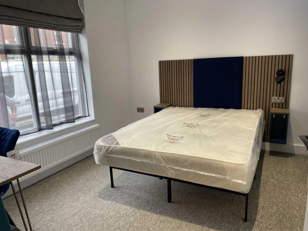 6 bedroom semi-detached house for rent