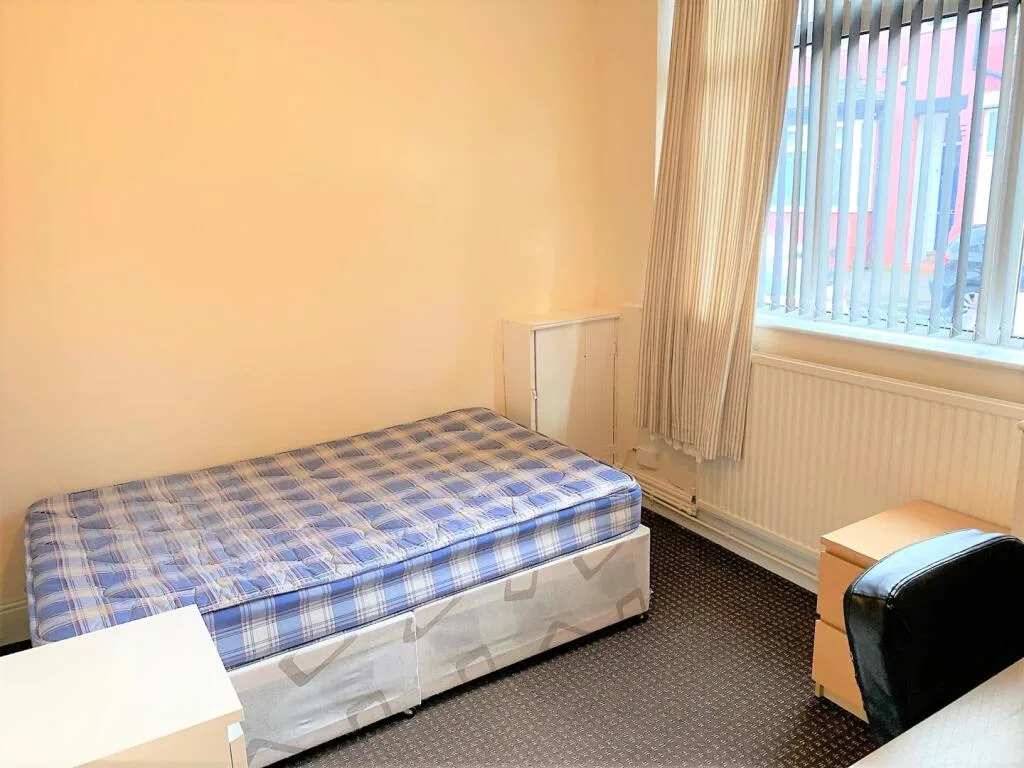 6 bedroom terraced house for rent