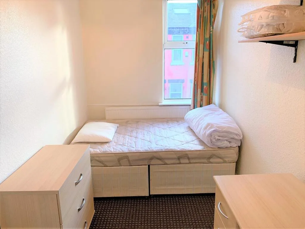 6 bedroom terraced house for rent
