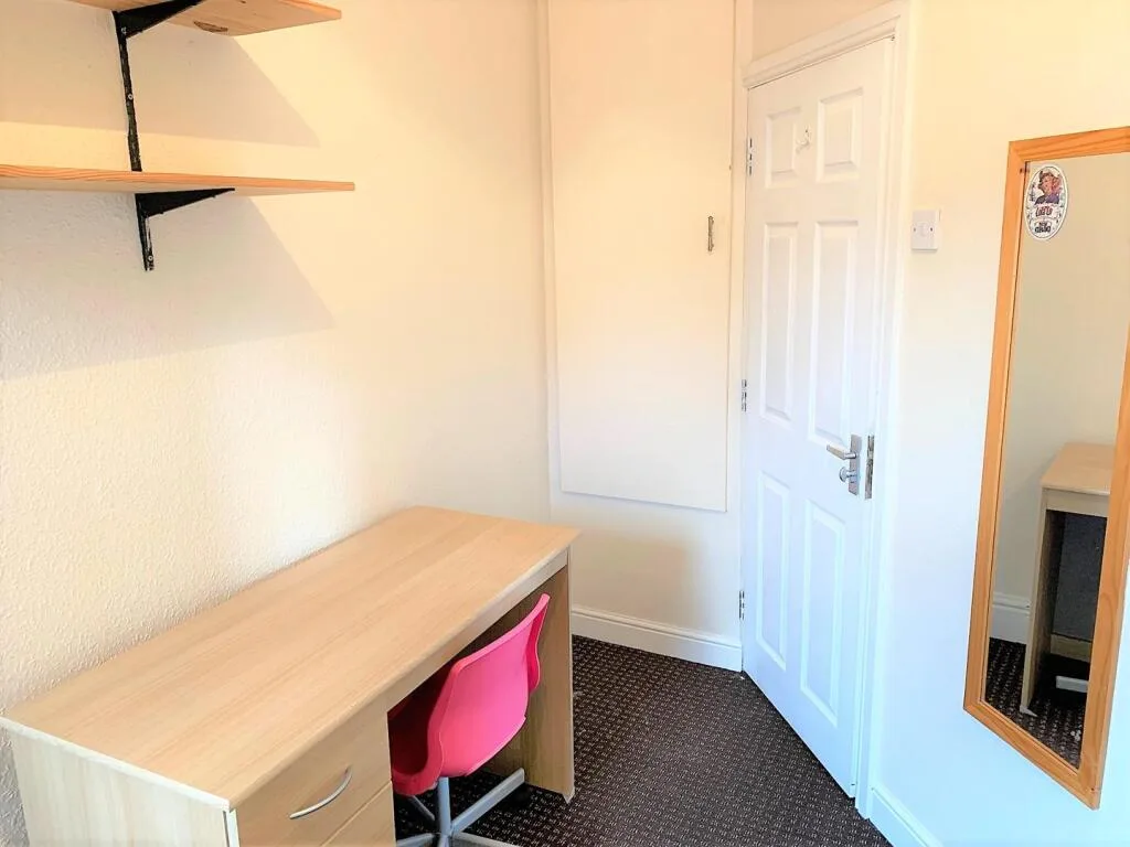 6 bedroom terraced house for rent