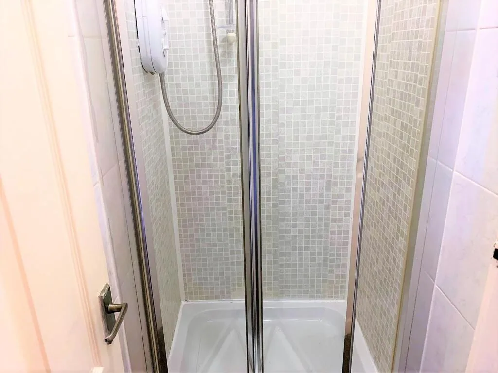 6 bedroom terraced house for rent