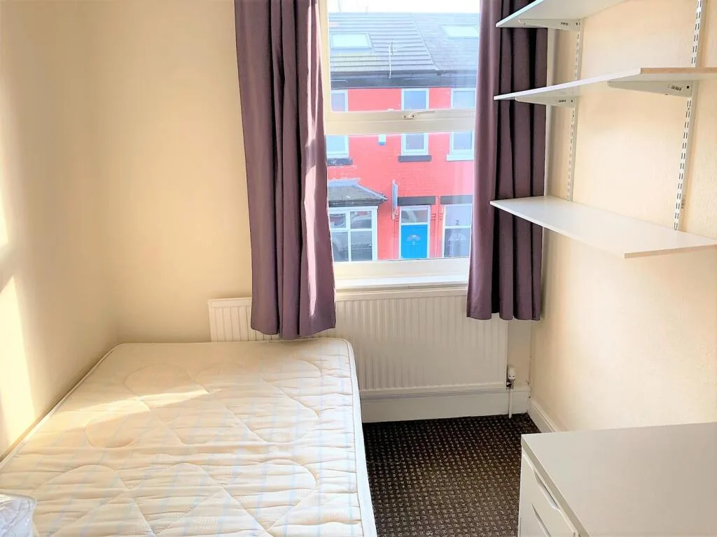 6 bedroom terraced house for rent
