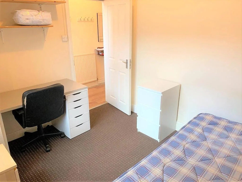 6 bedroom terraced house for rent