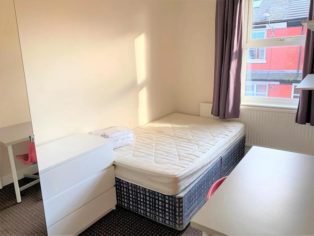 6 bedroom terraced house for rent