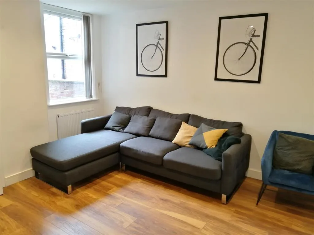 6 bedroom terraced house for rent