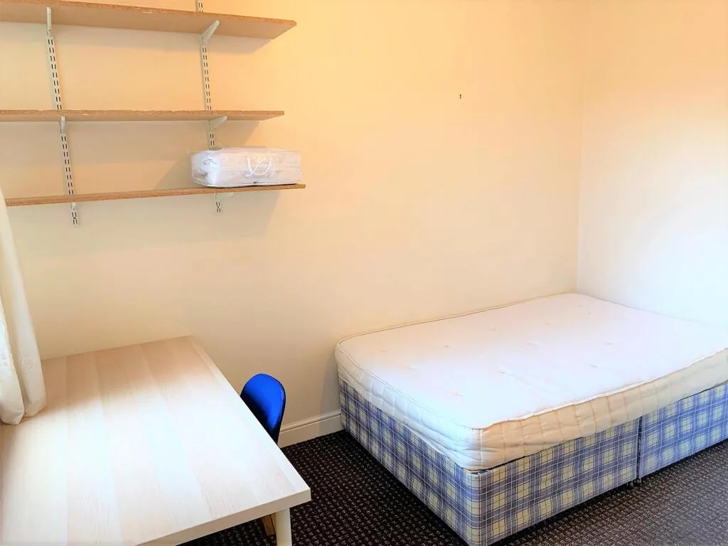 6 bedroom terraced house for rent