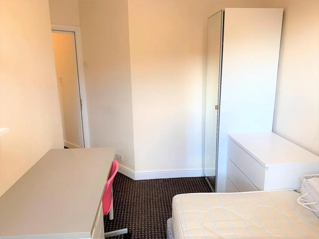 6 bedroom terraced house for rent