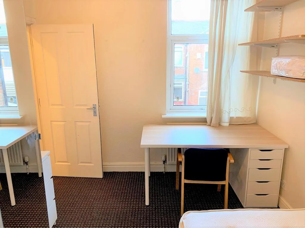 6 bedroom terraced house for rent