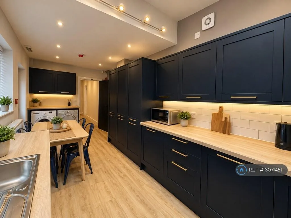 7 bedroom terraced house for rent