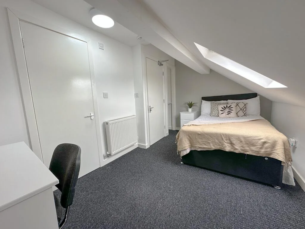 5 bedroom terraced house for rent