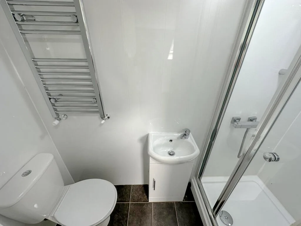 5 bedroom terraced house for rent
