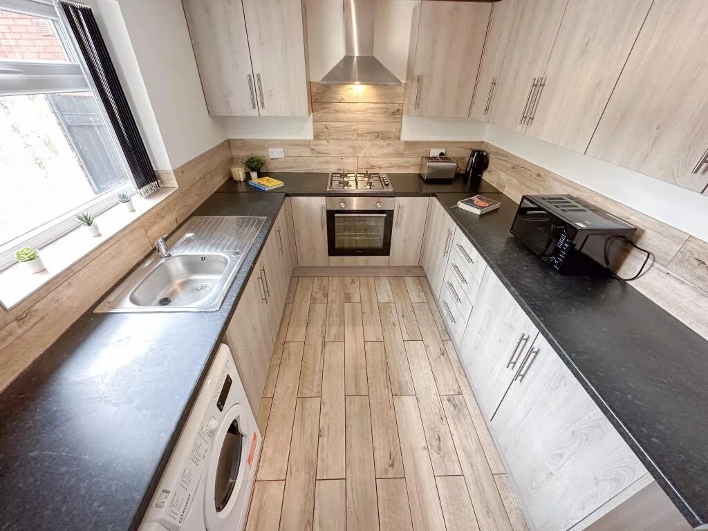 5 bedroom terraced house for rent
