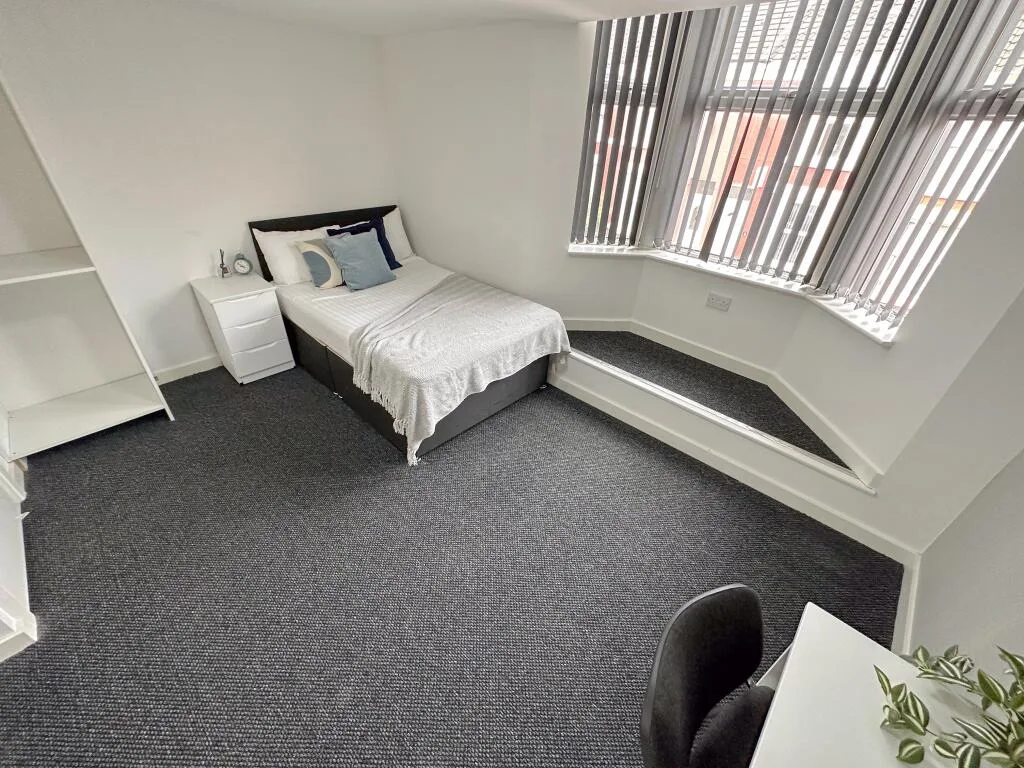 5 bedroom terraced house for rent