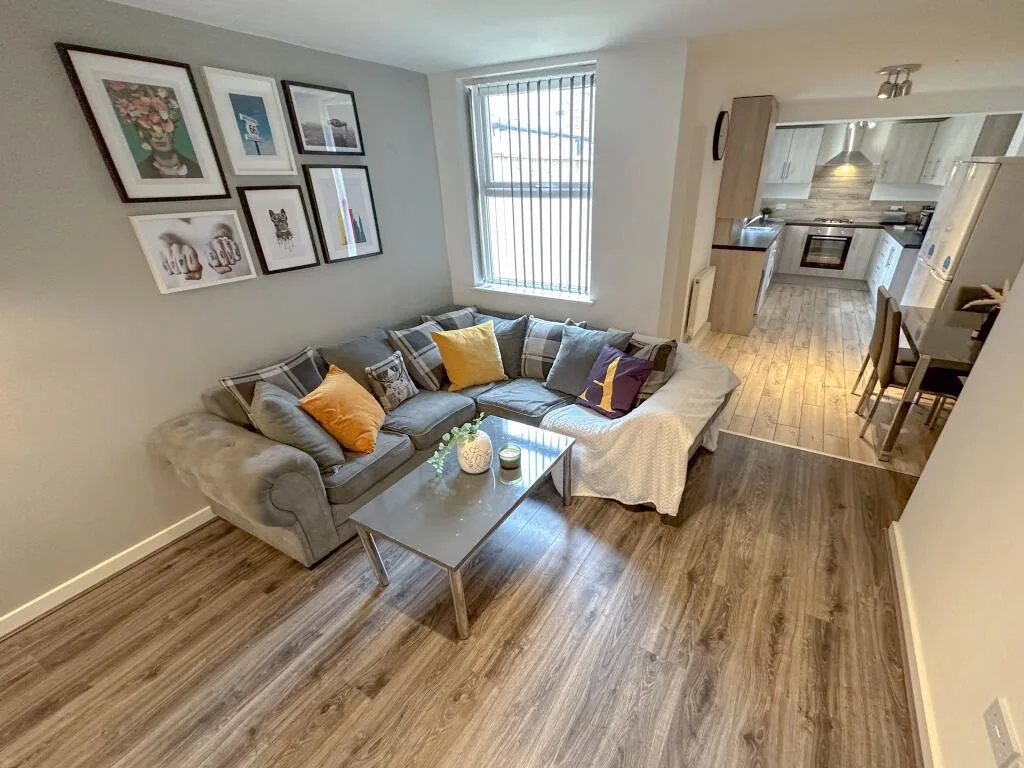 5 bedroom terraced house for rent