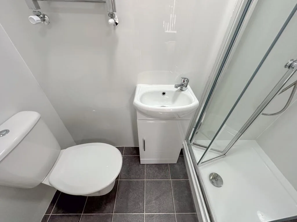 5 bedroom terraced house for rent