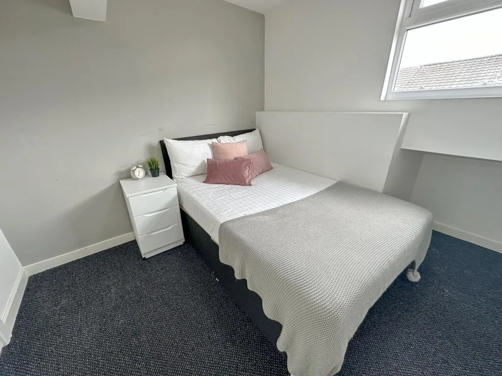 5 bedroom terraced house for rent