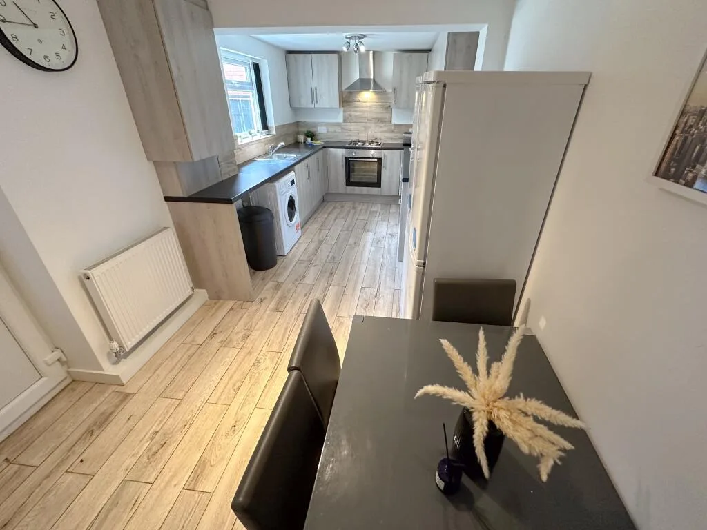 5 bedroom terraced house for rent
