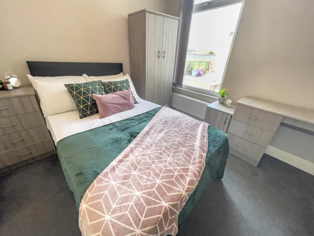 5 bedroom terraced house for rent