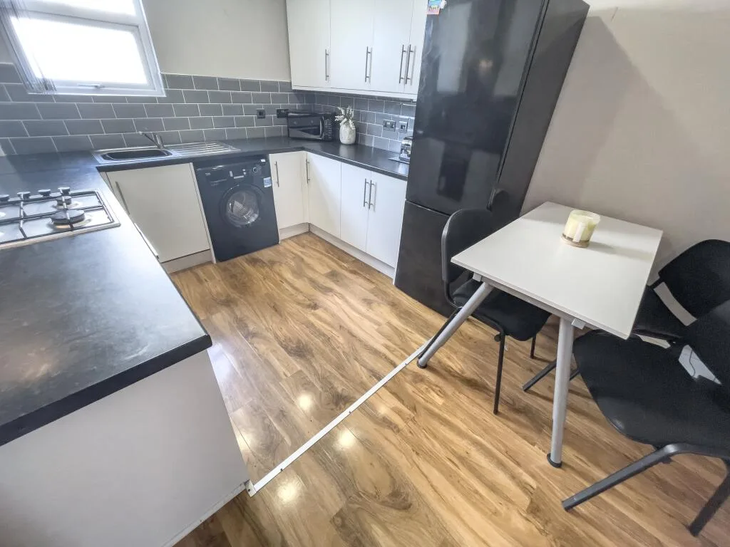 5 bedroom terraced house for rent