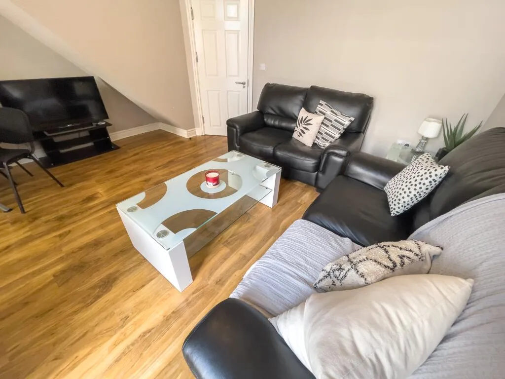 5 bedroom terraced house for rent