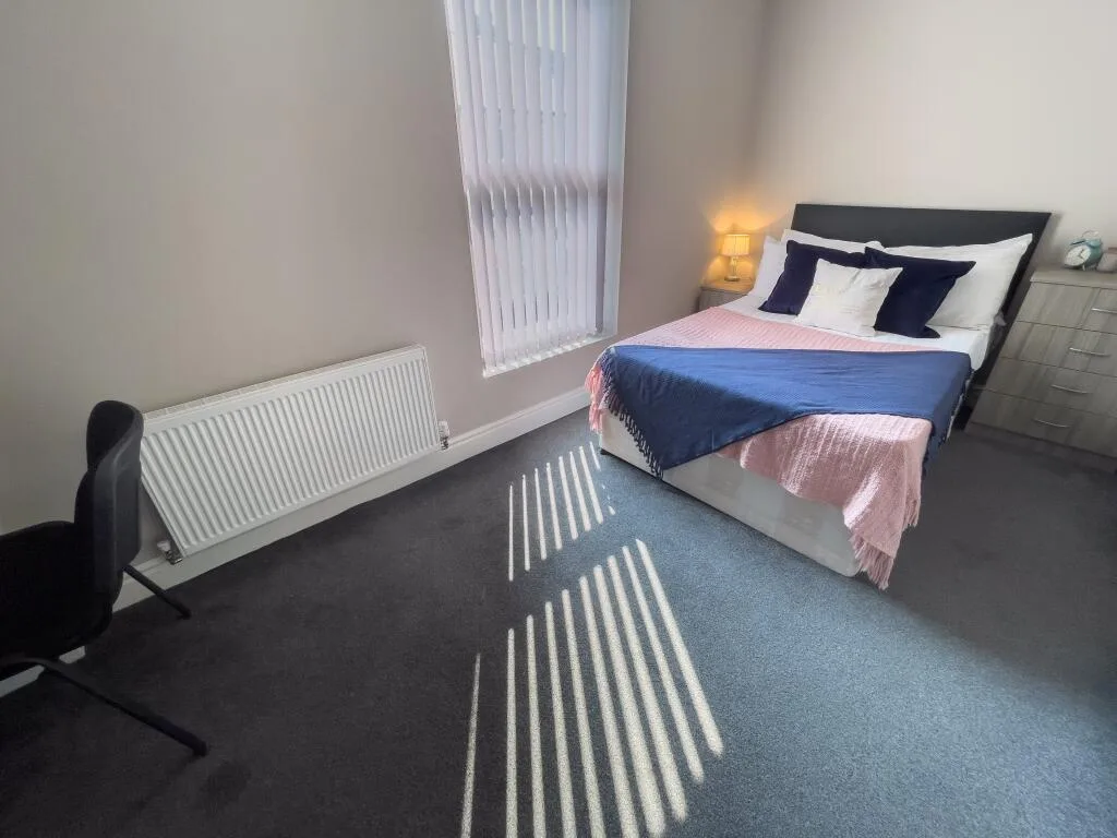 5 bedroom terraced house for rent