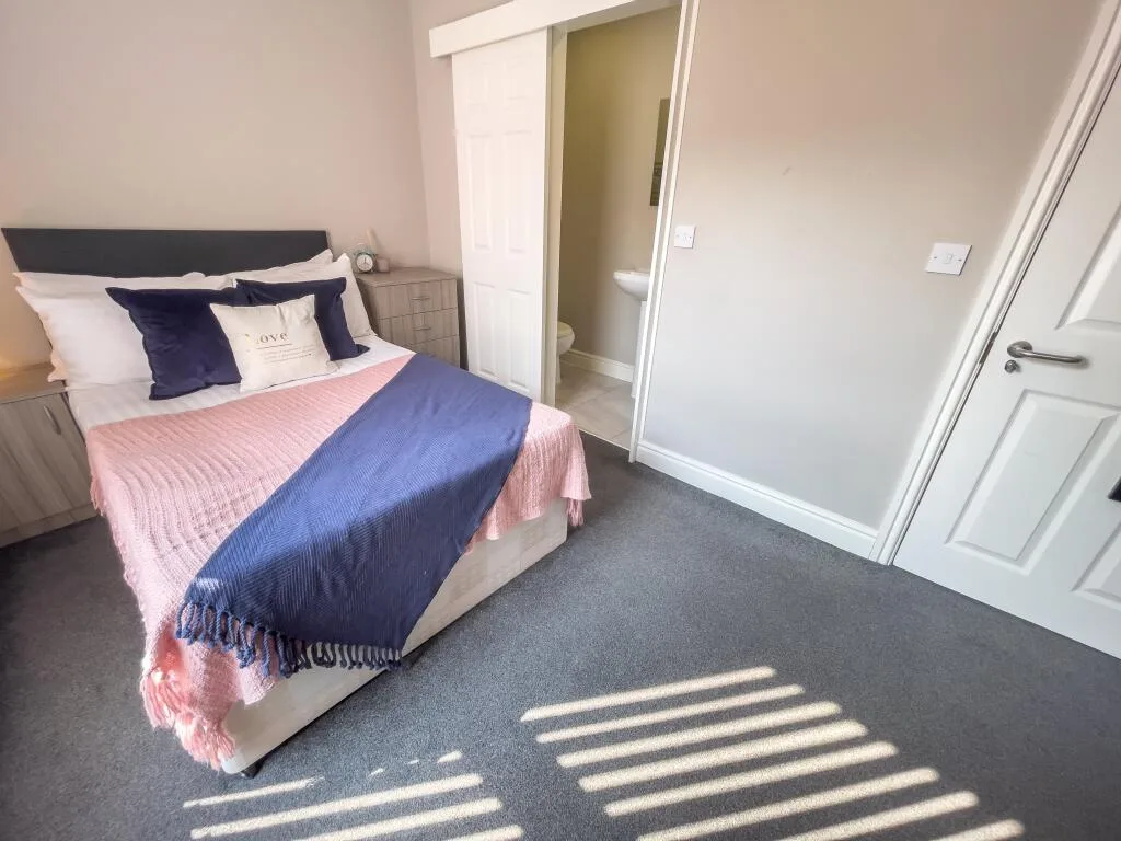 5 bedroom terraced house for rent