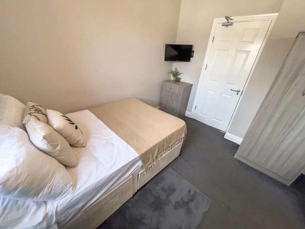 5 bedroom terraced house for rent