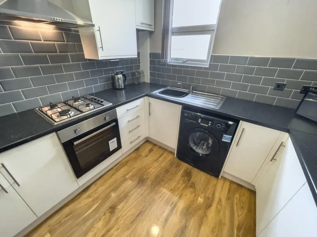 5 bedroom terraced house for rent