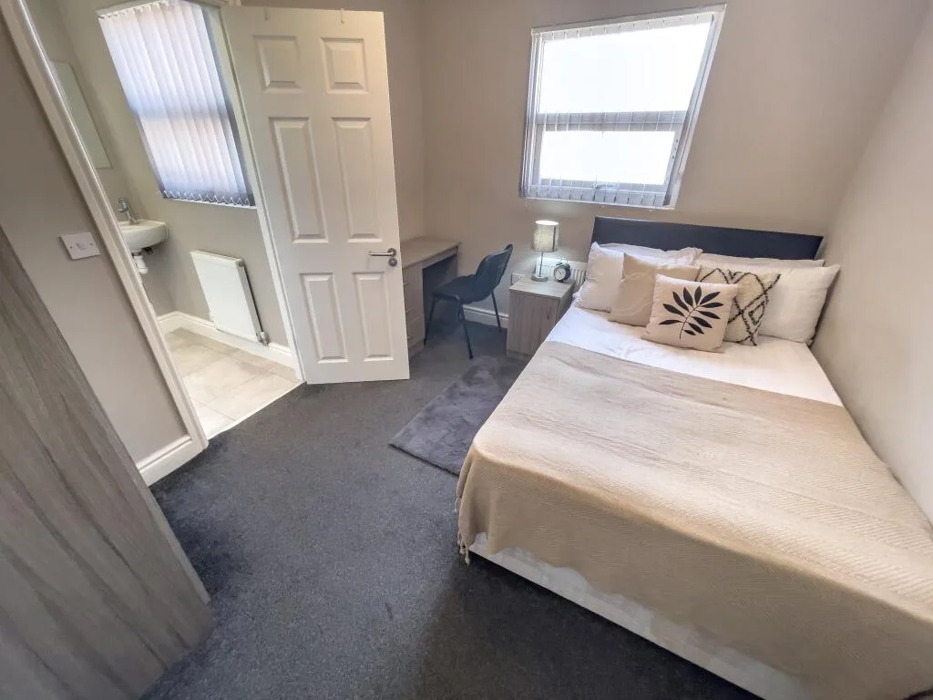 5 bedroom terraced house for rent