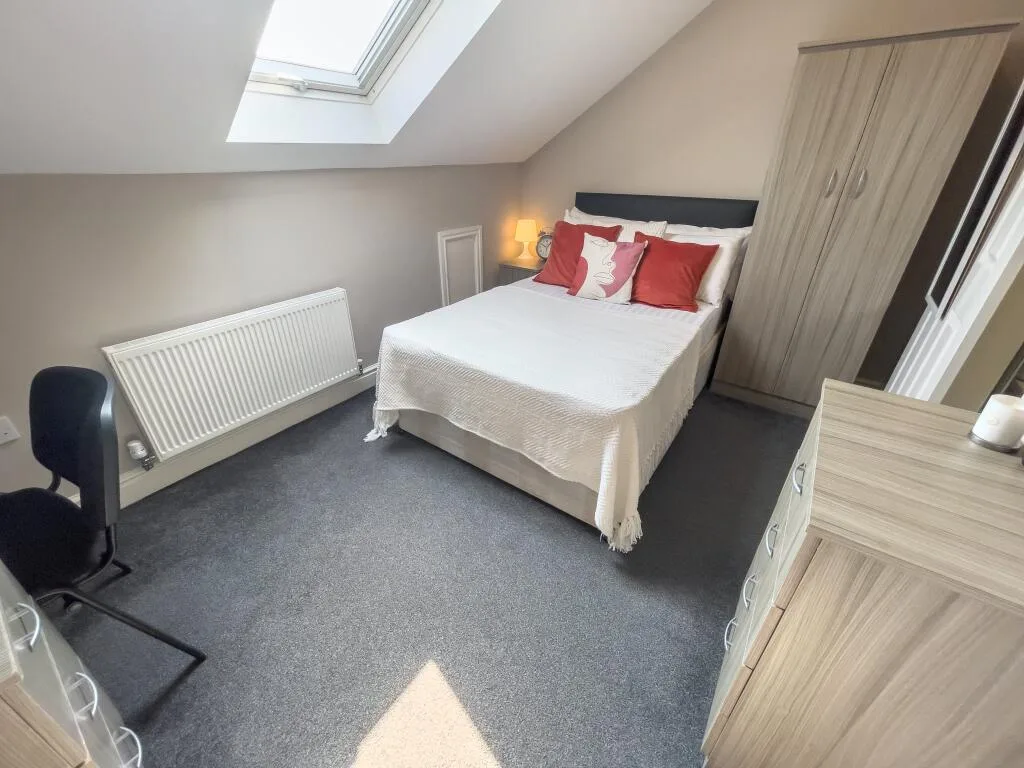 5 bedroom terraced house for rent