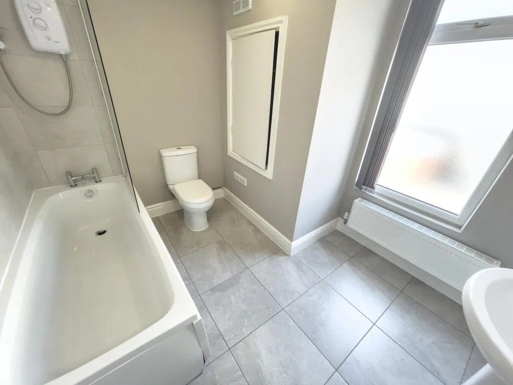5 bedroom terraced house for rent