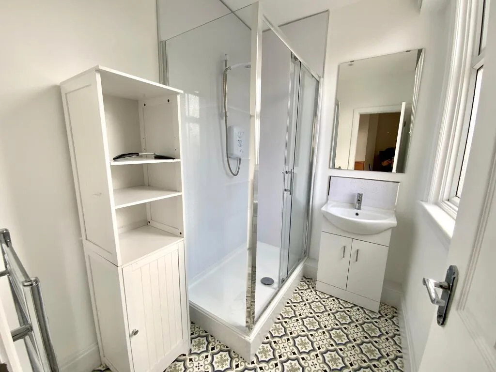 6 bedroom terraced house for rent