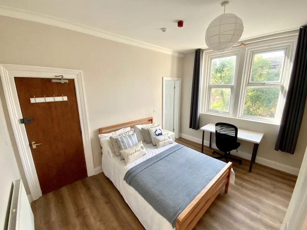 6 bedroom terraced house for rent