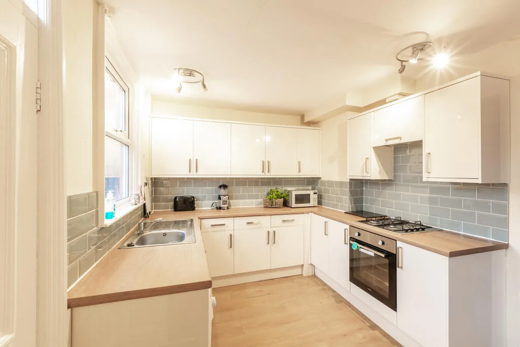 6 bedroom terraced house for rent