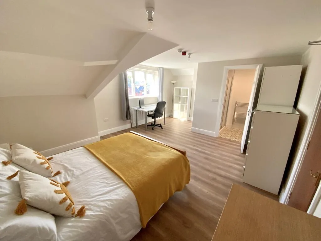 6 bedroom terraced house for rent
