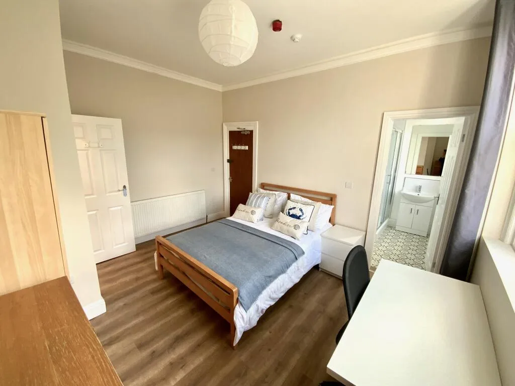 6 bedroom terraced house for rent