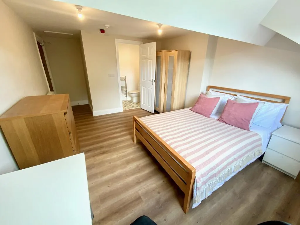 6 bedroom terraced house for rent