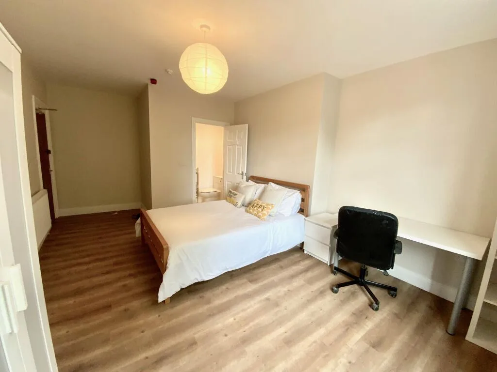 6 bedroom terraced house for rent